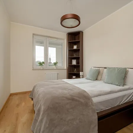 Exceptional With Parking For 6 Guests By Renters *