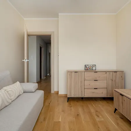 Exceptional With Parking For 6 Guests By Renters * Breslavia