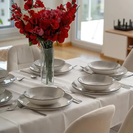 Exceptional With Parking For 6 Guests By Renters Apartamento Breslavia